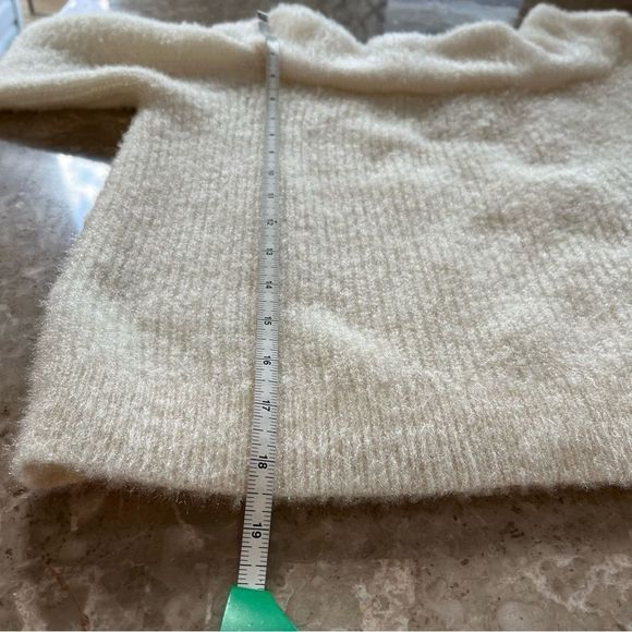 Divided cream color boat neck long sleeve crop sweater size medium - Picture 7 of 9